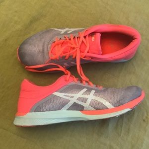 Women’s ASICS fuze X shoes. Size 9.